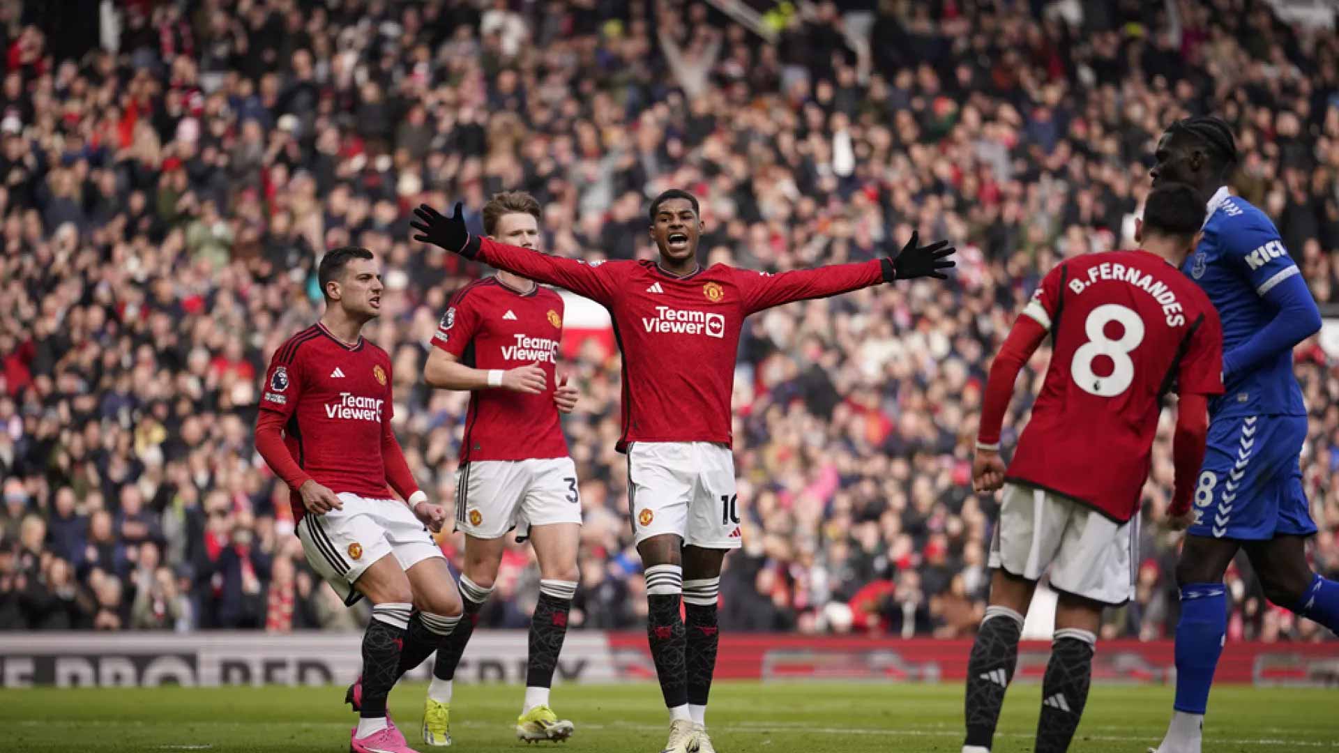 Manchester United Kalahkan Arsenal 2-1, Raih Kemenangan Krusial